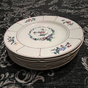 Wedgwood Etruria Dinner Plates A5632 Floral Embossed 10.25" A Set of 6 Antique